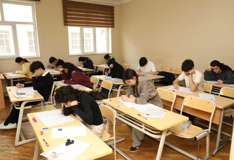 Bu gün 53 minə yaxın şagird buraxılış imtahanı verəcək