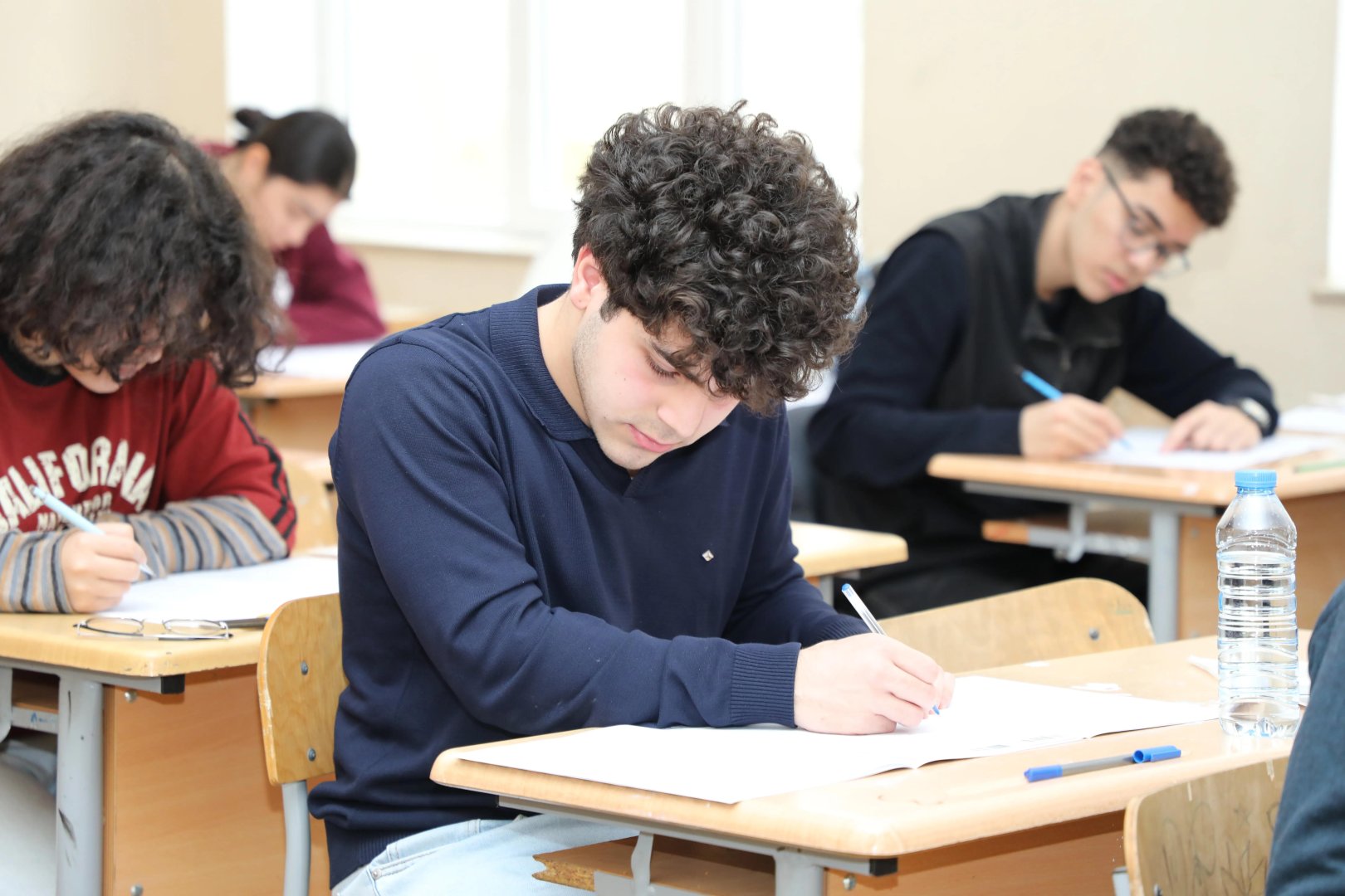 Tam orta təhsil səviyyəsi üzrə buraxılış imtahanı keçirilib (FOTO)