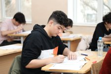 Tam orta təhsil səviyyəsi üzrə buraxılış imtahanı keçirilib (FOTO)