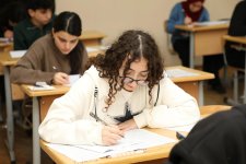 Tam orta təhsil səviyyəsi üzrə buraxılış imtahanı keçirilib (FOTO)