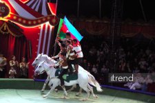 Bakıda ilk dəfə olaraq Türkmənistanın əfsanəvi "Qalkınış" atçılıq şousu keçirilib (FOTO)