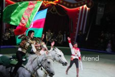 Bakıda ilk dəfə olaraq Türkmənistanın əfsanəvi "Qalkınış" atçılıq şousu keçirilib (FOTO)