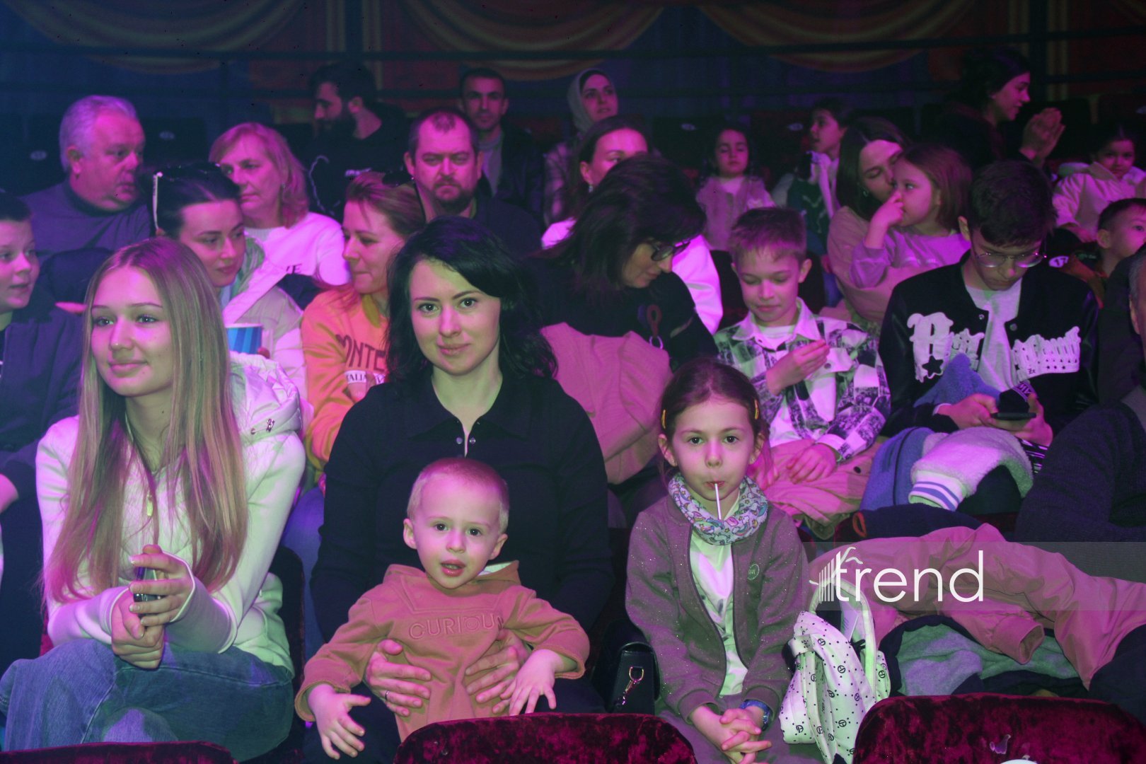 Bakıda ilk dəfə olaraq Türkmənistanın əfsanəvi "Qalkınış" atçılıq şousu keçirilib (FOTO)