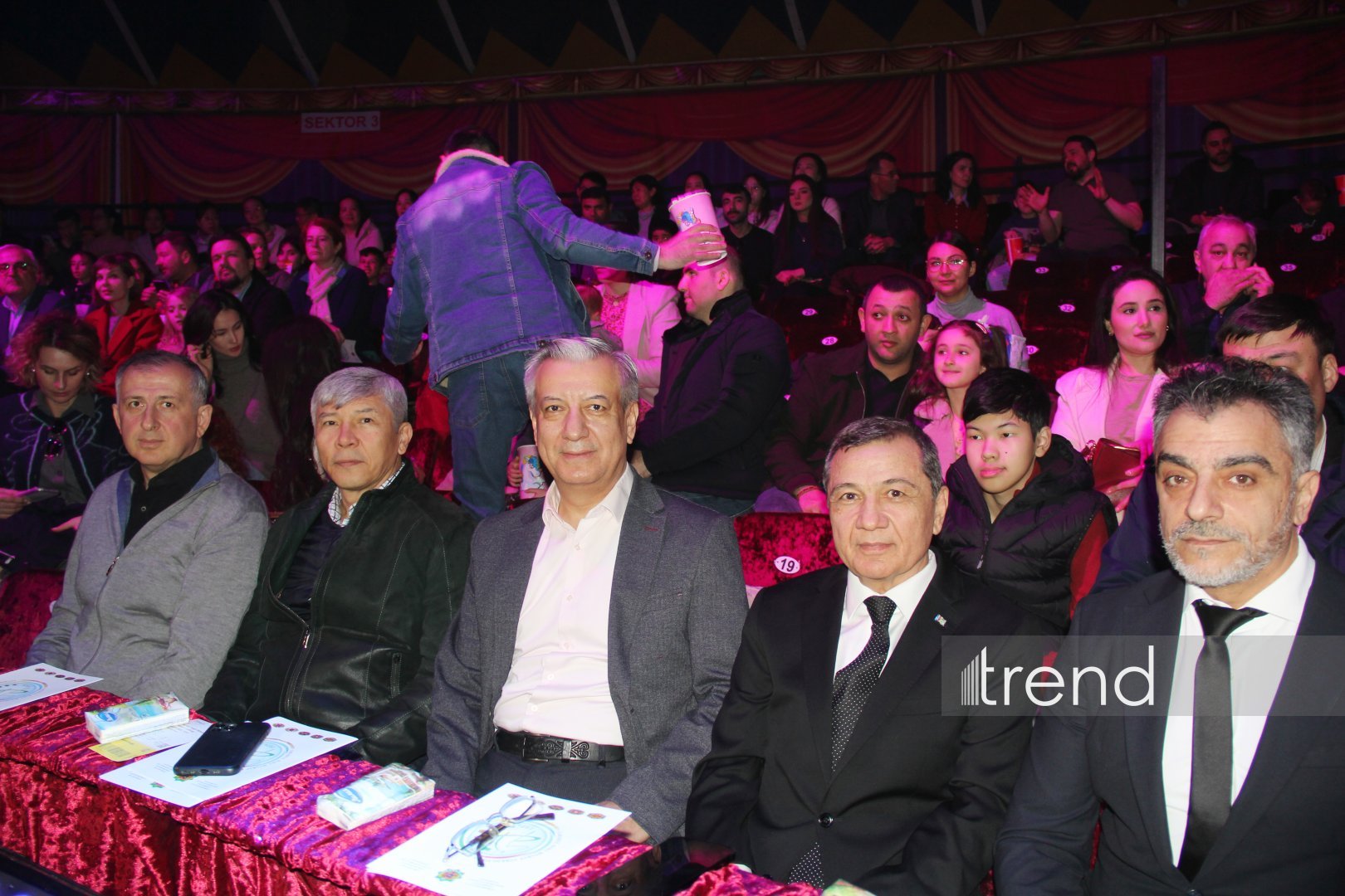 Bakıda ilk dəfə olaraq Türkmənistanın əfsanəvi "Qalkınış" atçılıq şousu keçirilib (FOTO)