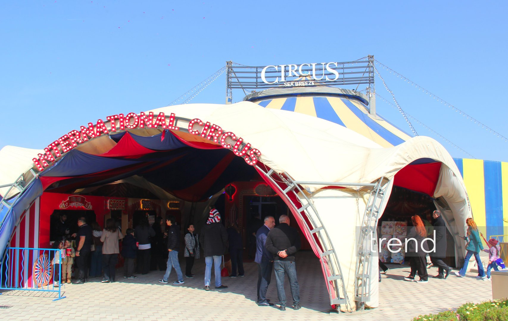 Bakıda ilk dəfə olaraq Türkmənistanın əfsanəvi "Qalkınış" atçılıq şousu keçirilib (FOTO)