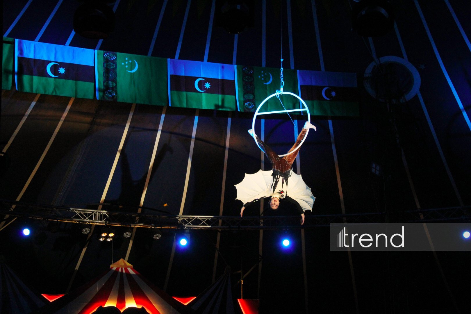 Bakıda ilk dəfə olaraq Türkmənistanın əfsanəvi "Qalkınış" atçılıq şousu keçirilib (FOTO)
