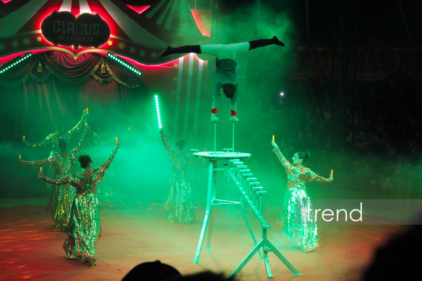 Bakıda ilk dəfə olaraq Türkmənistanın əfsanəvi "Qalkınış" atçılıq şousu keçirilib (FOTO)
