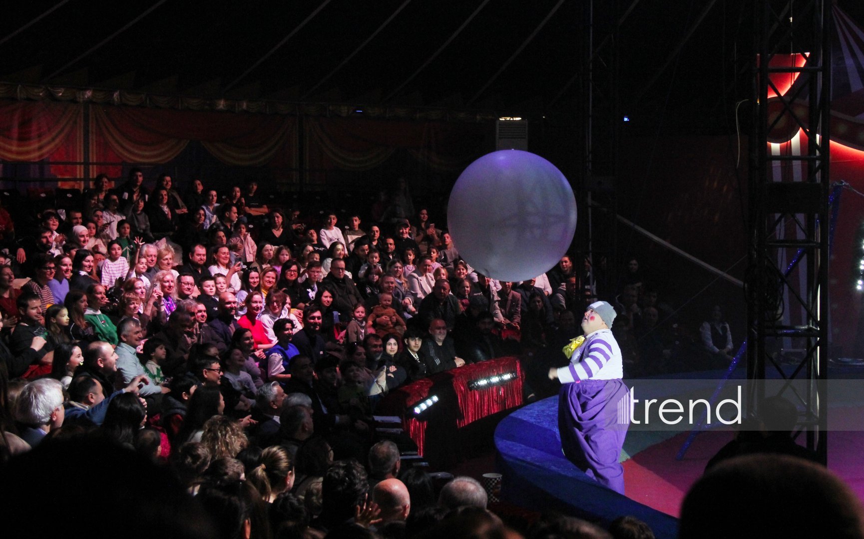 Bakıda ilk dəfə olaraq Türkmənistanın əfsanəvi "Qalkınış" atçılıq şousu keçirilib (FOTO)