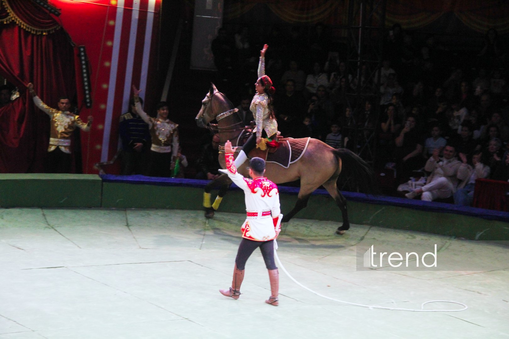 Bakıda ilk dəfə olaraq Türkmənistanın əfsanəvi "Qalkınış" atçılıq şousu keçirilib (FOTO)