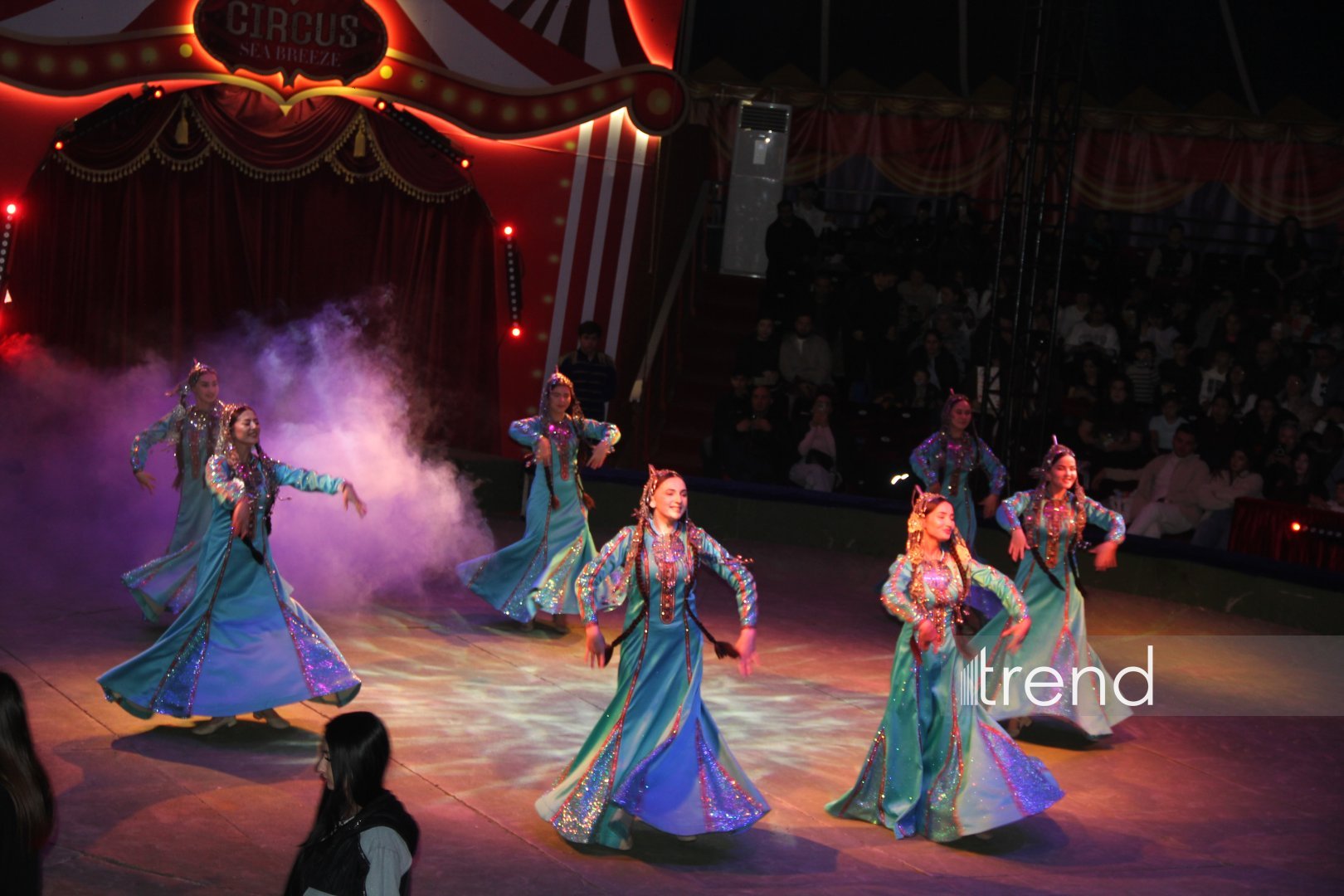 Bakıda ilk dəfə olaraq Türkmənistanın əfsanəvi "Qalkınış" atçılıq şousu keçirilib (FOTO)