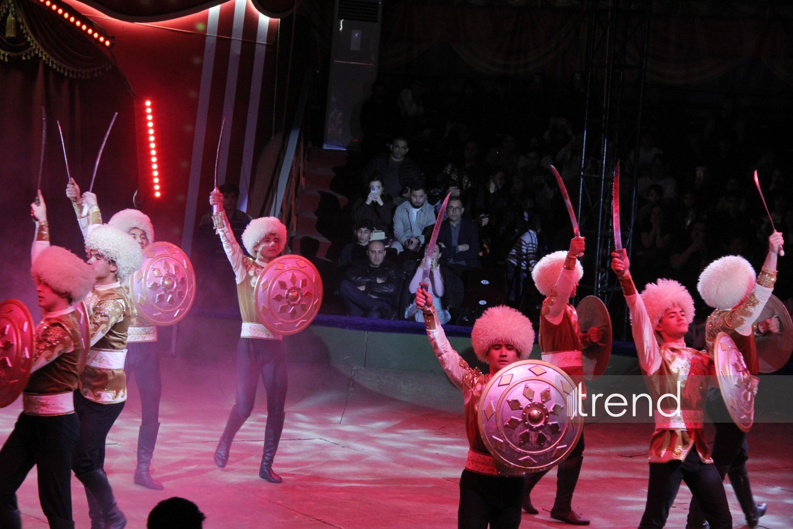 Bakıda ilk dəfə olaraq Türkmənistanın əfsanəvi "Qalkınış" atçılıq şousu keçirilib (FOTO)