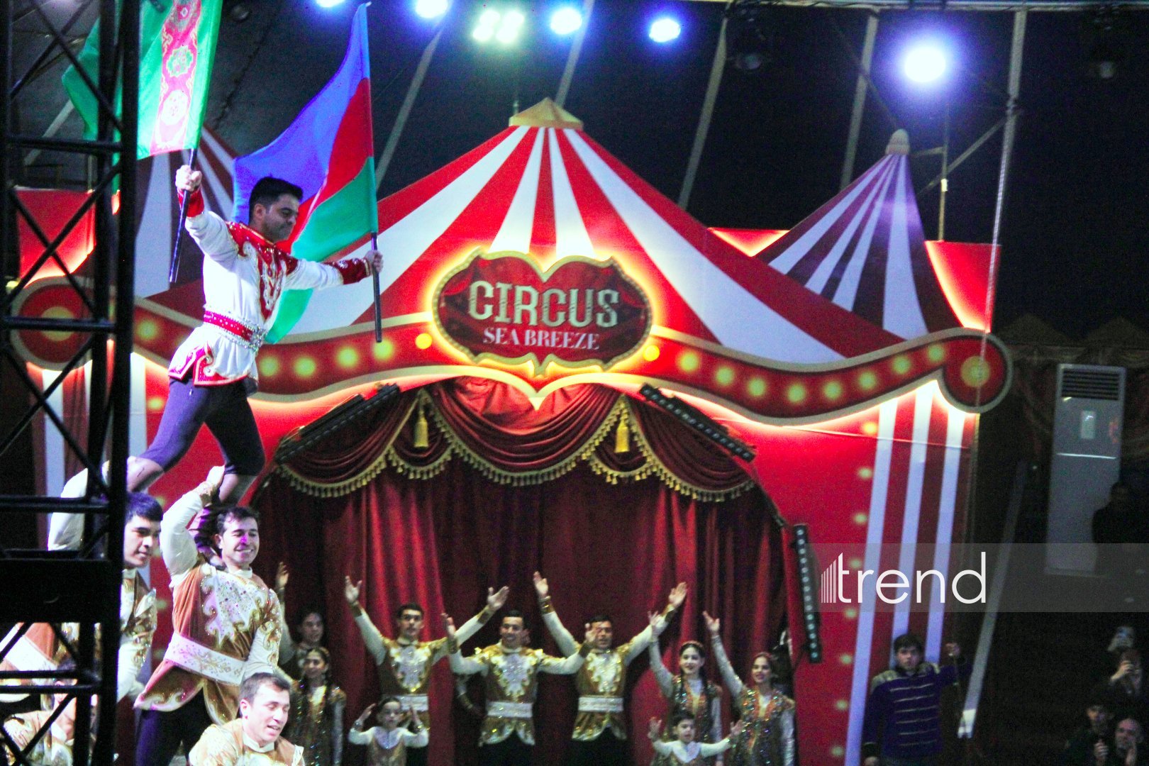 Bakıda ilk dəfə olaraq Türkmənistanın əfsanəvi "Qalkınış" atçılıq şousu keçirilib (FOTO)