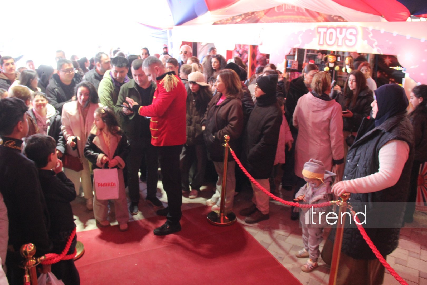 Bakıda ilk dəfə olaraq Türkmənistanın əfsanəvi "Qalkınış" atçılıq şousu keçirilib (FOTO)