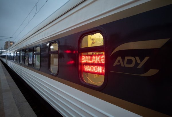 Bayram günləri ilə əlaqədar bir sıra istiqamətlərə əlavə qatar reysləri təyin edilib