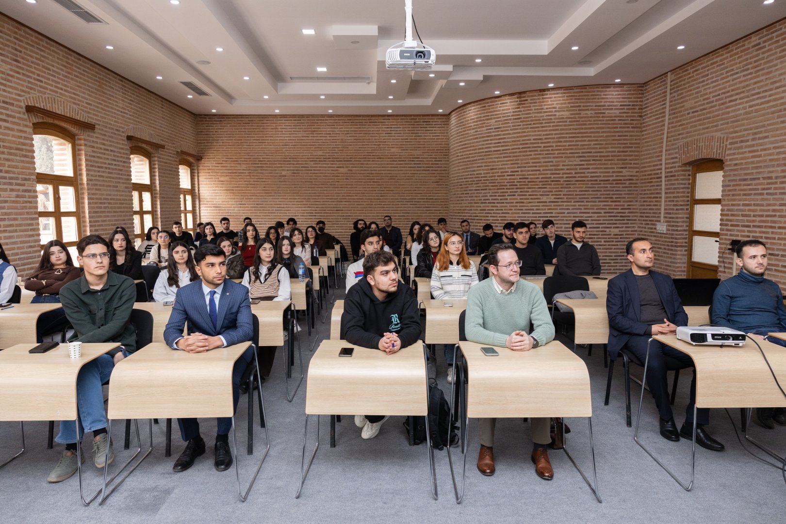 ADA Universitetinin Gəncə şəhərində həyata keçirdiyi “Yaradıcılıq, İnnovasiya və Sahibkarlıq” layihəsinin növbəti mərhələsinə start verilib (FOTO)