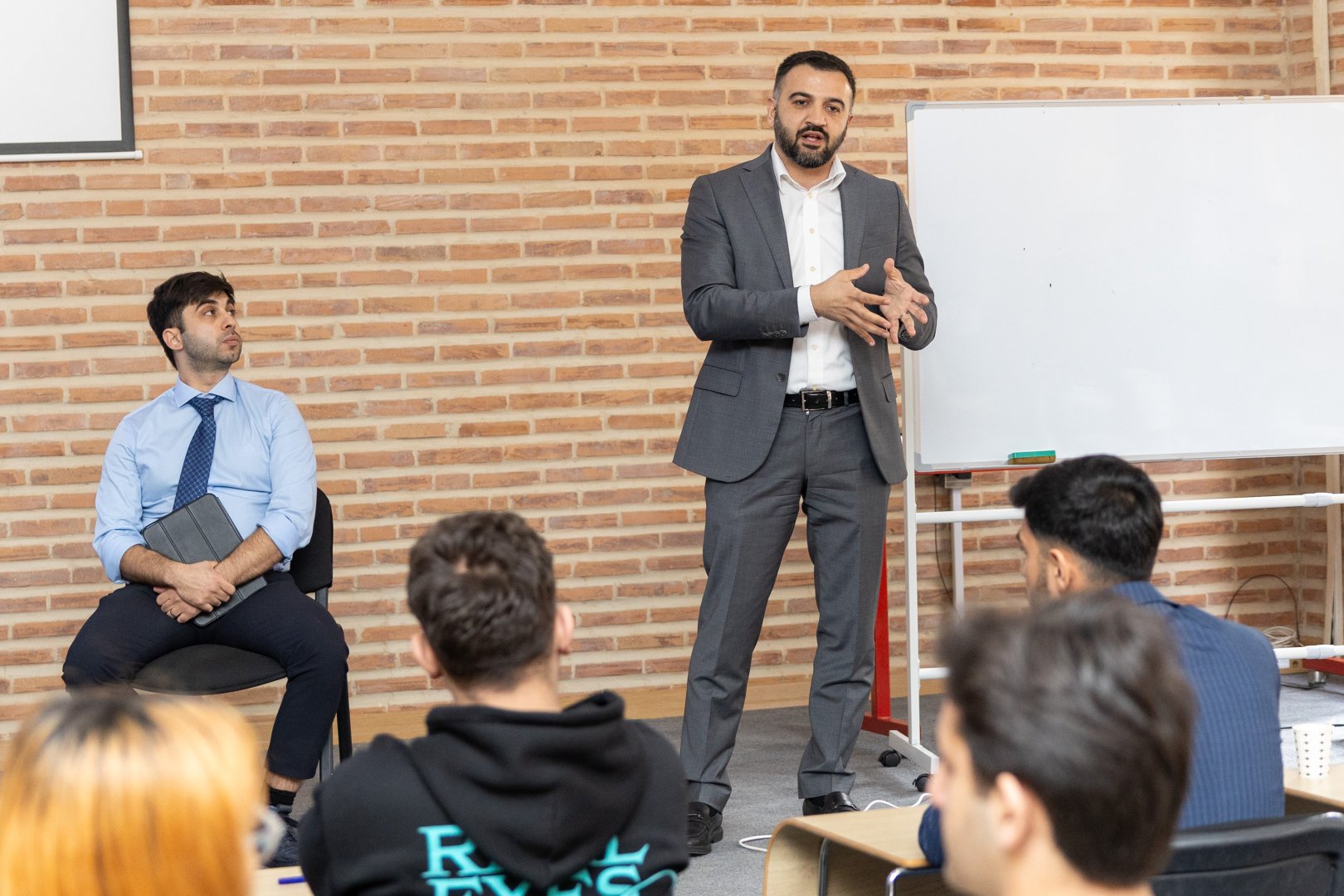 ADA Universitetinin Gəncə şəhərində həyata keçirdiyi “Yaradıcılıq, İnnovasiya və Sahibkarlıq” layihəsinin növbəti mərhələsinə start verilib (FOTO)