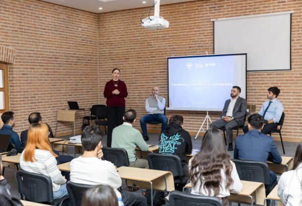 ADA Universitetinin Gəncə şəhərində həyata keçirdiyi “Yaradıcılıq, İnnovasiya və Sahibkarlıq” layihəsinin növbəti mərhələsinə start verilib (FOTO)