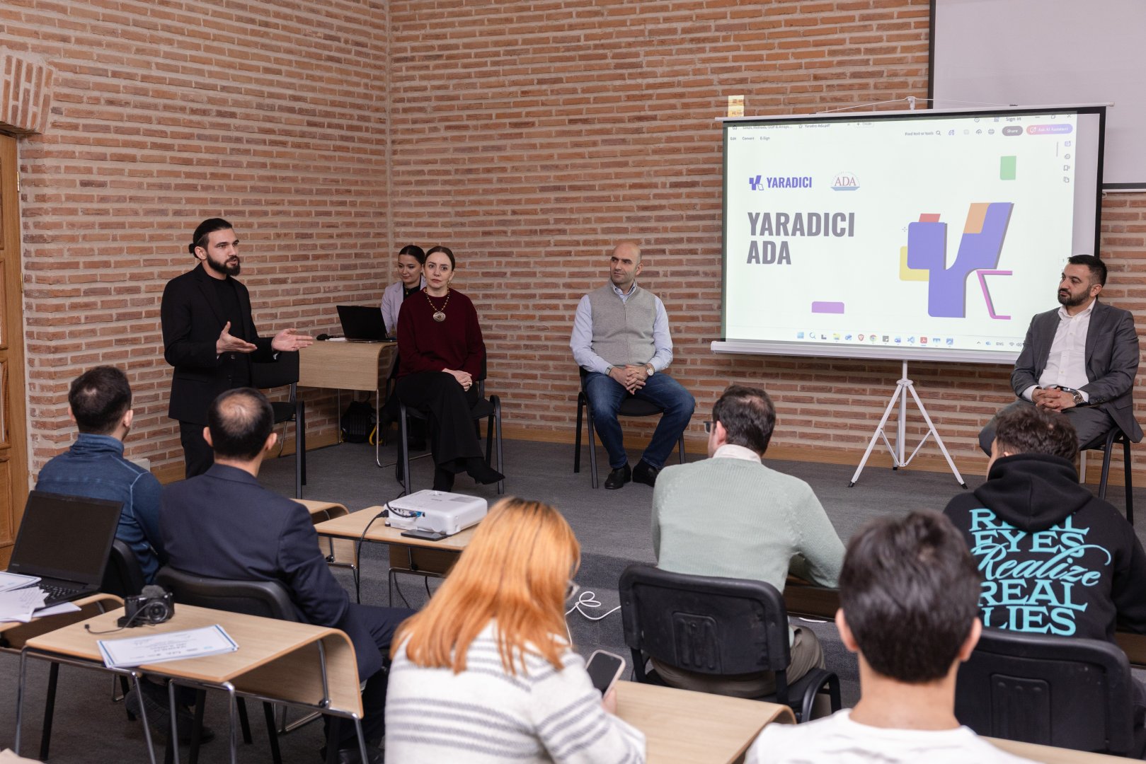 ADA Universitetinin Gəncə şəhərində həyata keçirdiyi “Yaradıcılıq, İnnovasiya və Sahibkarlıq” layihəsinin növbəti mərhələsinə start verilib (FOTO)