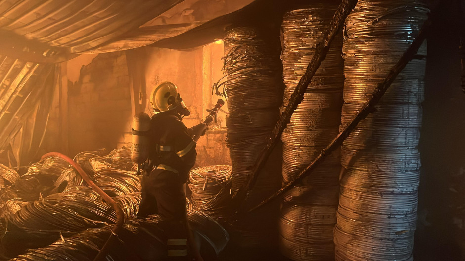 Bakıda mebel sexindəki yanğın söndürülüb (YENİLƏNİB-3) (FOTO/VİDEO)