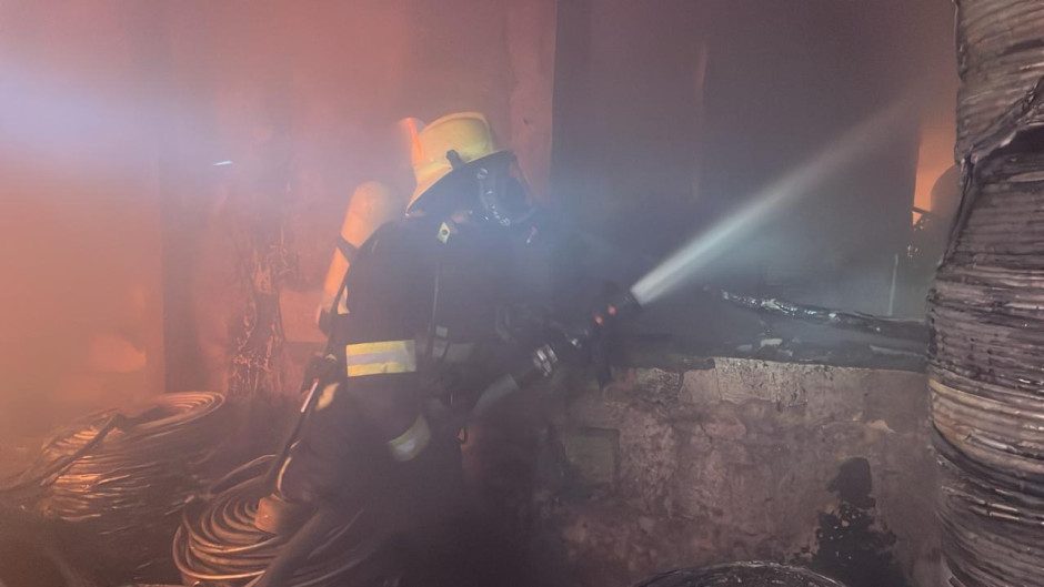 Bakıda mebel sexindəki yanğın söndürülüb (YENİLƏNİB-3) (FOTO/VİDEO)