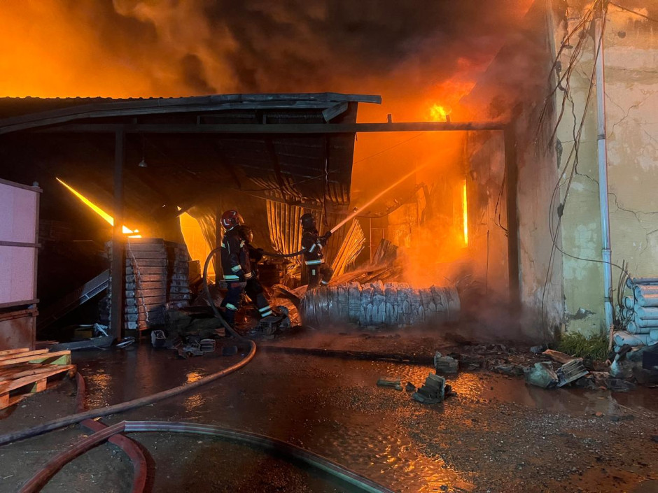 Bakıda mebel sexindəki yanğın söndürülüb (YENİLƏNİB-3) (FOTO/VİDEO)