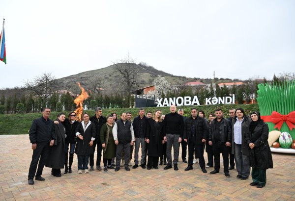 Prezident İlham Əliyev və Birinci xanım Mehriban Əliyeva Xanoba kənd sakinləri ilə səmimi söhbət etdi (FOTO)