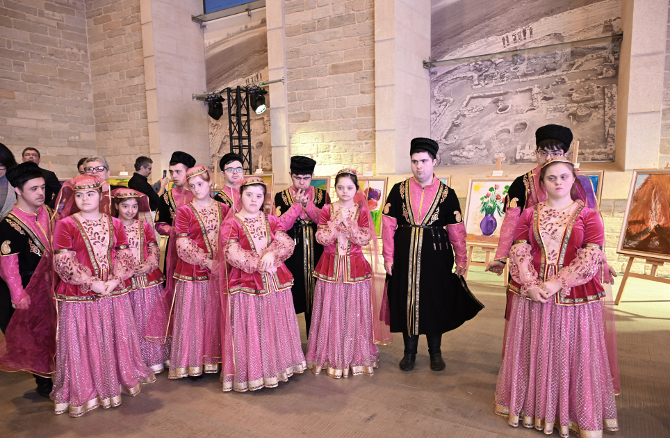 Daş Salnamə Muzeyində “Çərçivədən kənar” adlı inklüziv incəsənət sərgisi açılıb (FOTO)