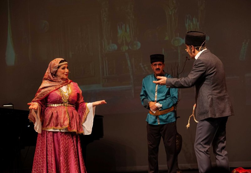 "Arşın mal alan" Vankuver səhnəsində (FOTO)