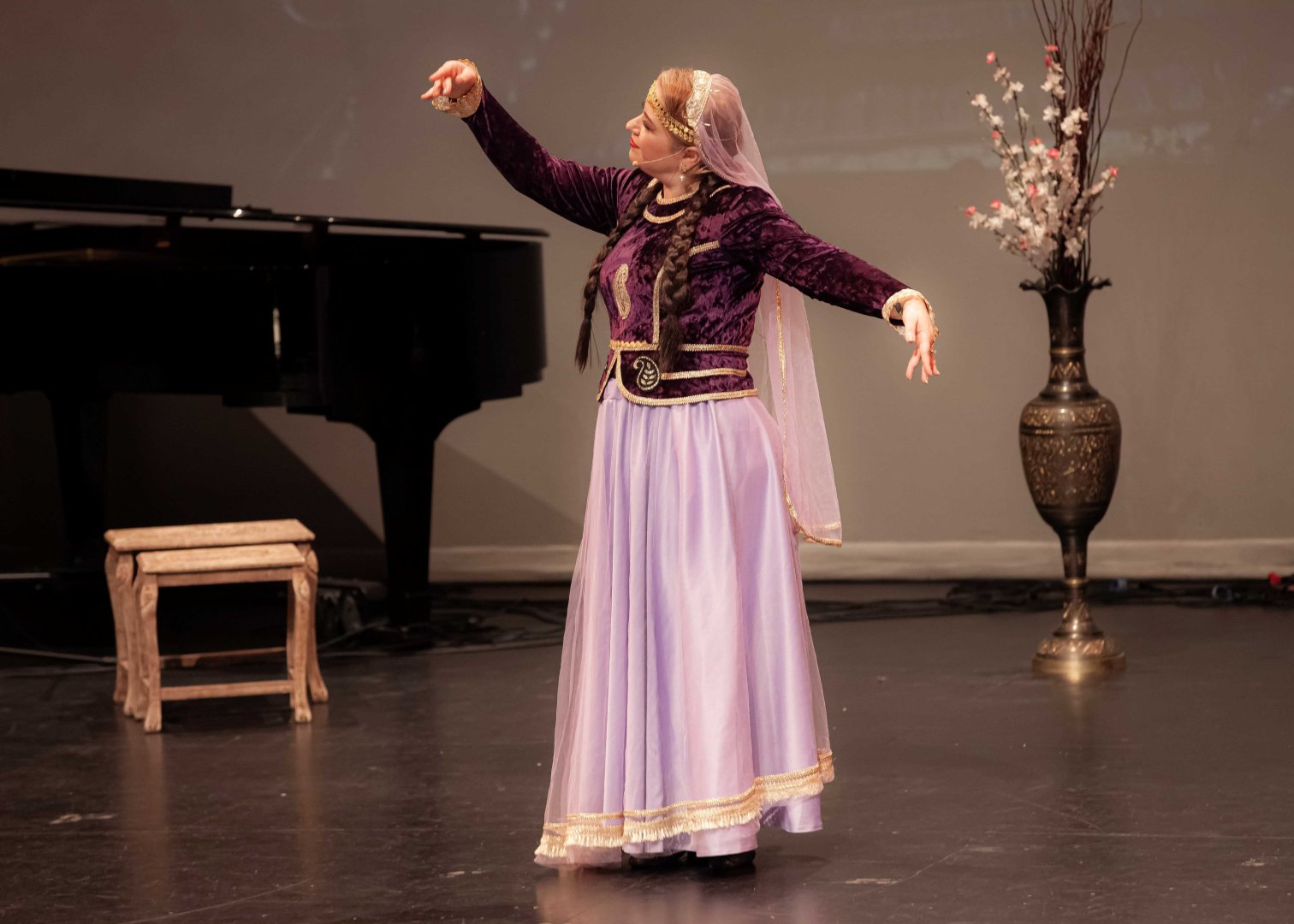 "Arşın mal alan" Vankuver səhnəsində (FOTO)