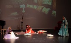 "Arşın mal alan" Vankuver səhnəsində (FOTO)