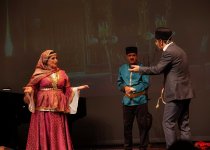 "Arşın mal alan" Vankuver səhnəsində (FOTO)