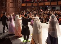 "Arşın mal alan" Vankuver səhnəsində (FOTO)