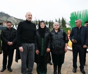 Prezident İlham Əliyev və Birinci xanım Mehriban Əliyeva Xocavəndin Xanoba kəndində fərdi evlərin və infrastrukturun bərpası sahəsində görülən işlərlə tanış olublar (FOTO/VİDEO)