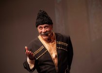 "Arşın mal alan" Vankuver səhnəsində (FOTO)