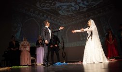 "Arşın mal alan" Vankuver səhnəsində (FOTO)