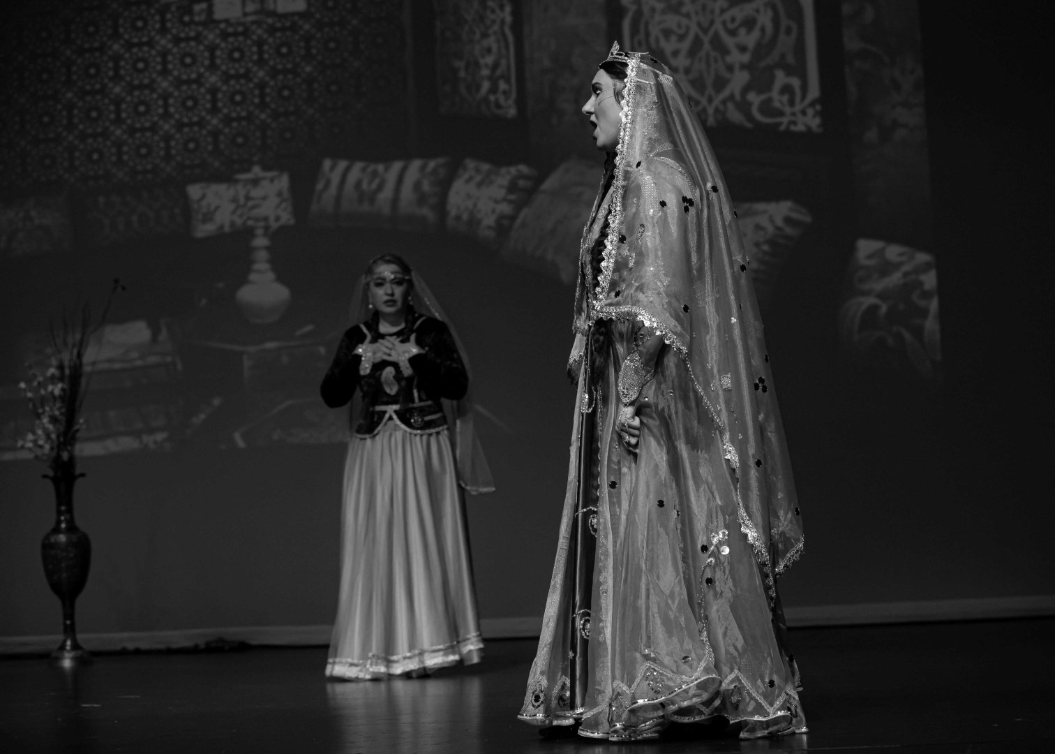 "Arşın mal alan" Vankuver səhnəsində (FOTO)