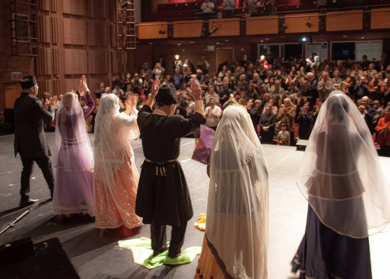 "Arşın mal alan" Vankuver səhnəsində (FOTO)