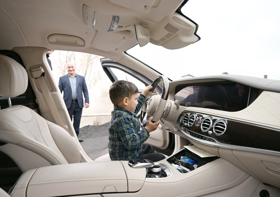 Prezident İlham Əliyev və Birinci xanım Mehriban Əliyeva Xocavəndin Xanoba kəndində fərdi evlərin və infrastrukturun bərpası sahəsində görülən işlərlə tanış olublar (FOTO/VİDEO)