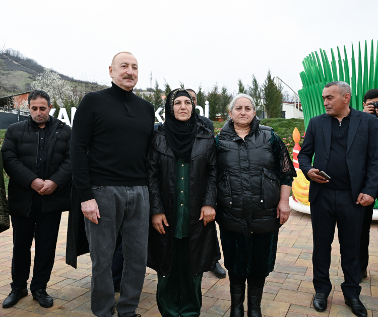 Prezident İlham Əliyev və Birinci xanım Mehriban Əliyeva Xocavəndin Xanoba kəndində fərdi evlərin və infrastrukturun bərpası sahəsində görülən işlərlə tanış olublar (FOTO/VİDEO)