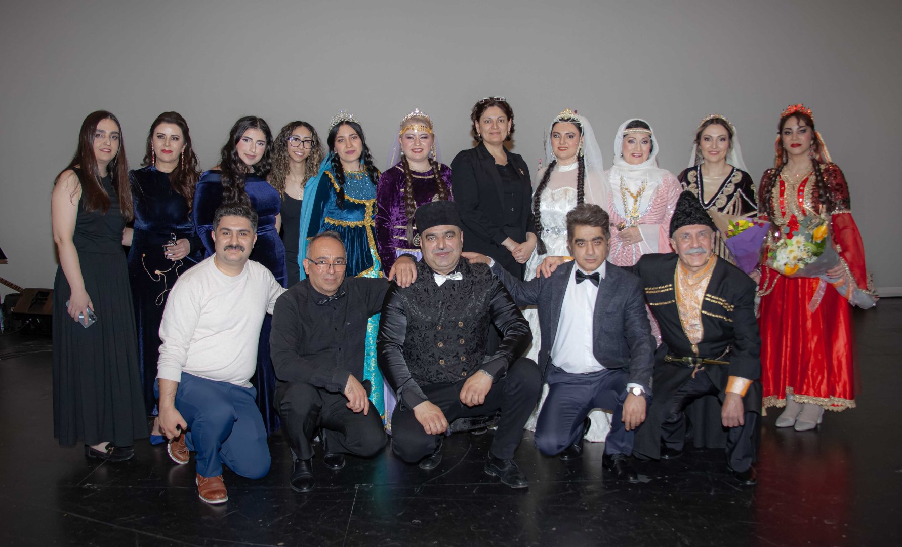 "Arşın mal alan" Vankuver səhnəsində (FOTO)