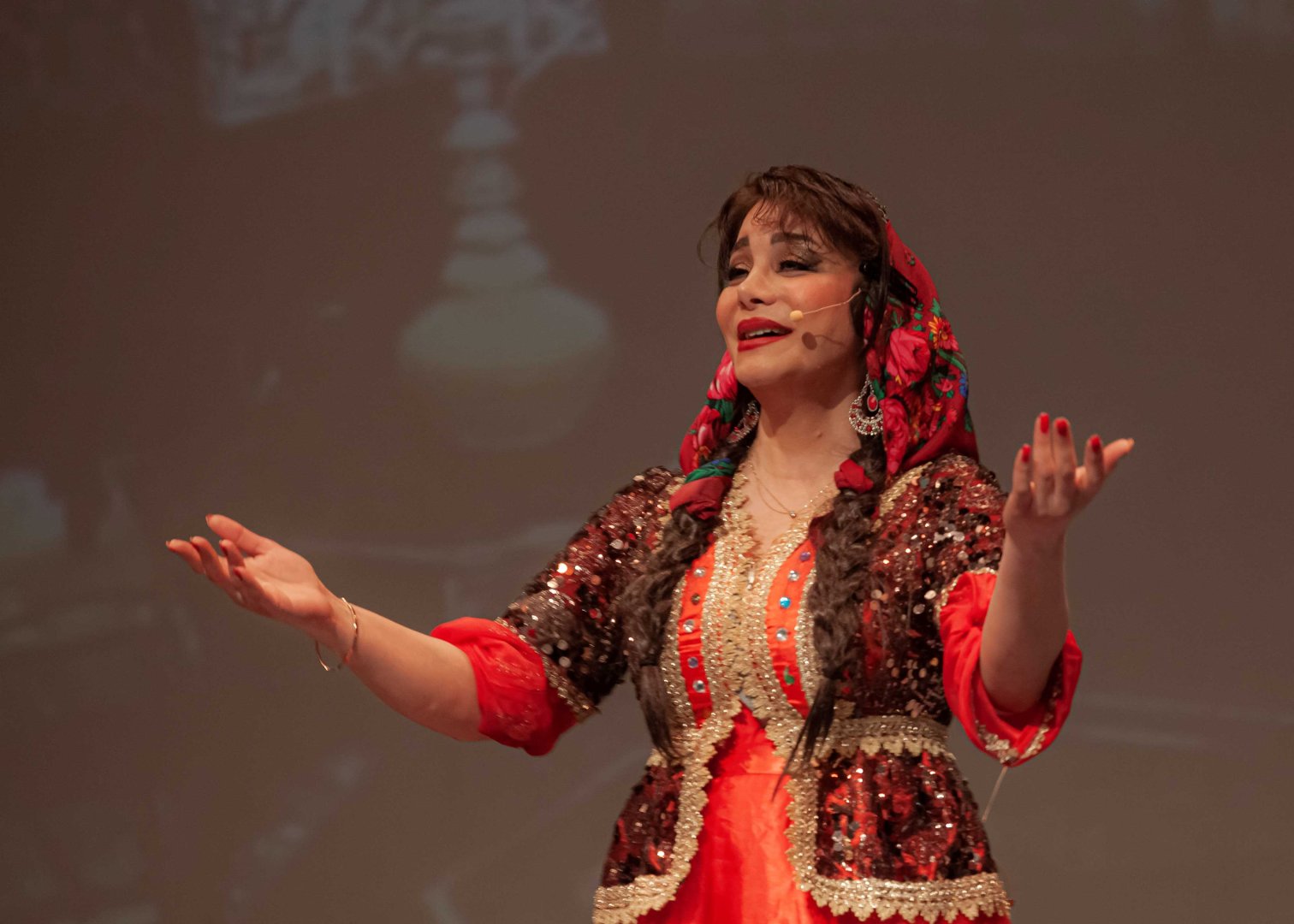 "Arşın mal alan" Vankuver səhnəsində (FOTO)