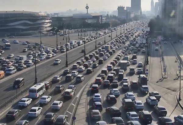 Novruz tıxacı: Bakı küçələri iflic olub (FOTO)