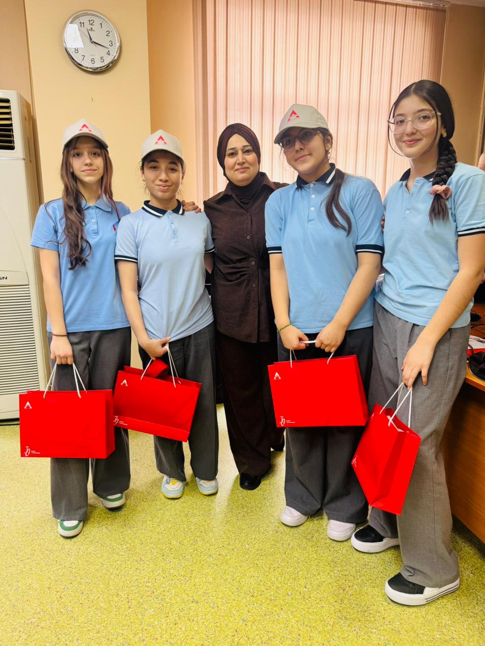 "A-Qroup Sığorta Şirkəti" “Qlobal Pul Həftəsi" çərçivəsində məktəbliləri maarifləndirib (FOTO)