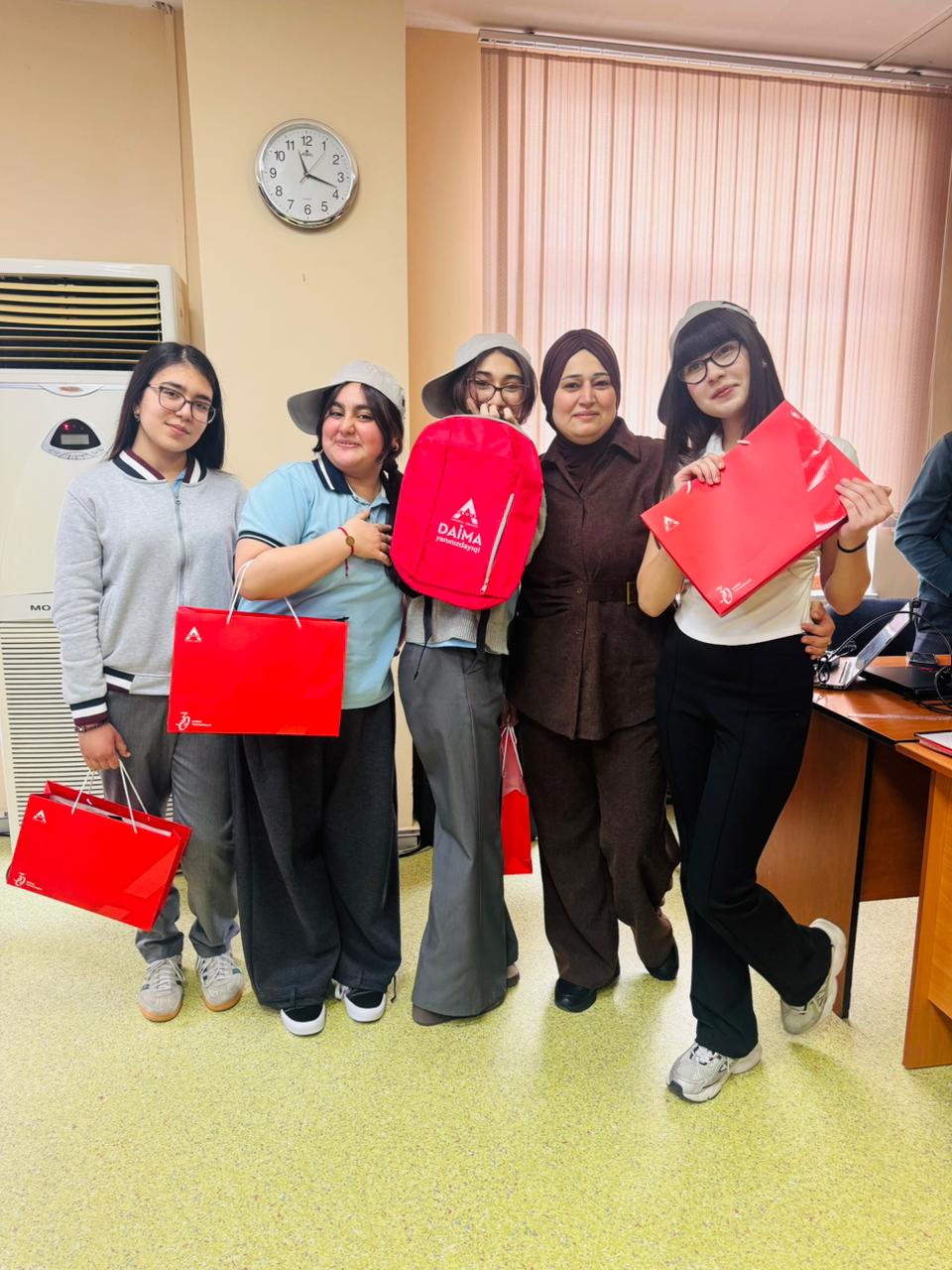 "A-Qroup Sığorta Şirkəti" “Qlobal Pul Həftəsi" çərçivəsində məktəbliləri maarifləndirib (FOTO)