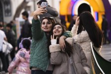 “Nargis” Fondunun təşkilatçılığı ilə “Torpaq Əlimdə, Bahar Ürəyimdə” xeyriyyə yarmarkası keçirilir (FOTO)