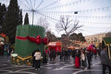 “Nargis” Fondunun təşkilatçılığı ilə “Torpaq Əlimdə, Bahar Ürəyimdə” xeyriyyə yarmarkası keçirilir (FOTO)
