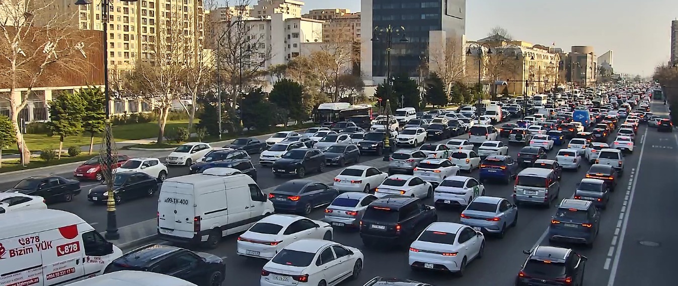 Novruz tıxacı: Bakı küçələri iflic olub (FOTO)