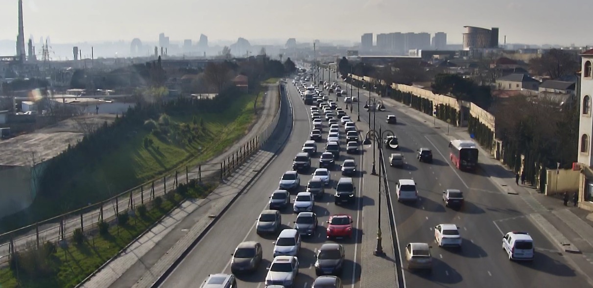 Novruz tıxacı: Bakı küçələri iflic olub (FOTO)