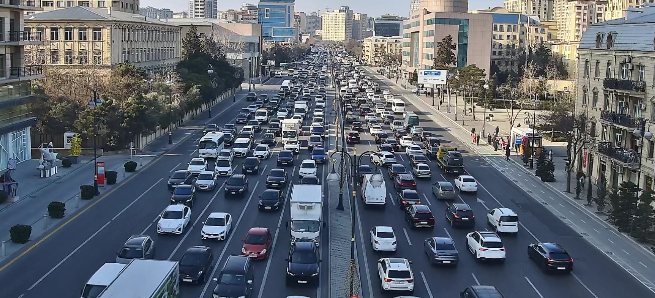 Novruz tıxacı: Bakı küçələri iflic olub (FOTO)