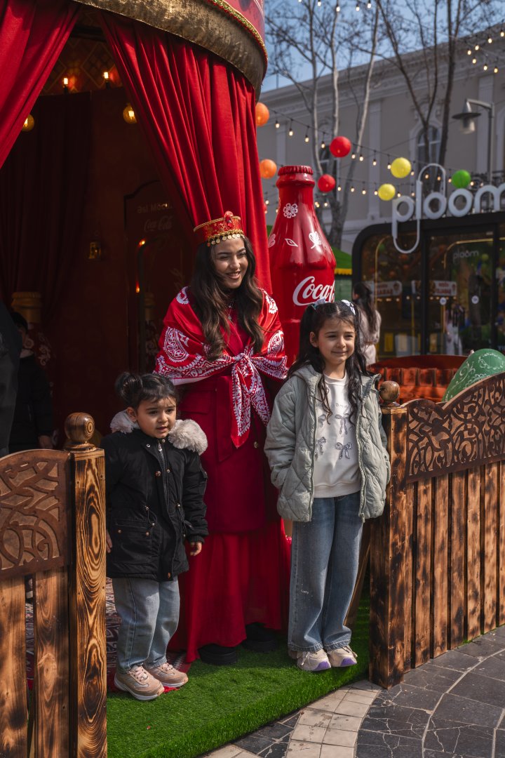 “Nargis” Fondunun təşkilatçılığı ilə “Torpaq Əlimdə, Bahar Ürəyimdə” xeyriyyə yarmarkası keçirilir (FOTO)